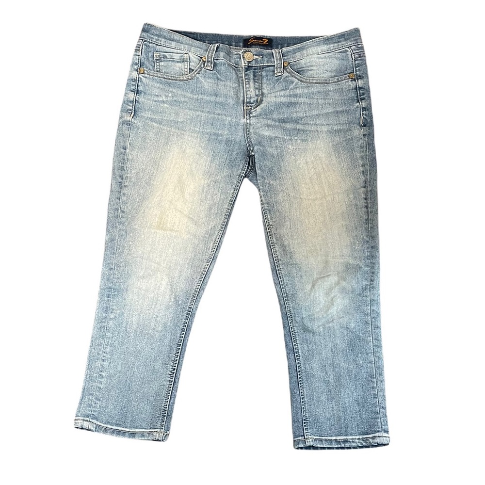 Seven7 Light Wash Jeans in a Size 8 Crop Style EUC